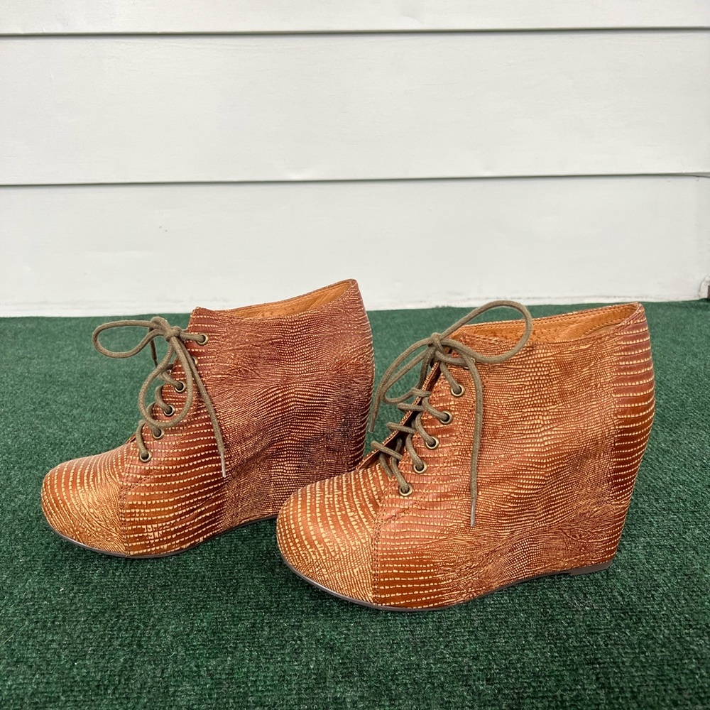 Jeffrey Campbell / Havana Last wedge, lace-up booties size 9